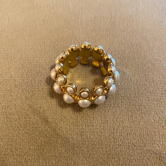 J Crew Elegant Gold and White Pearl Ring size 6 - Picture 1 of 2